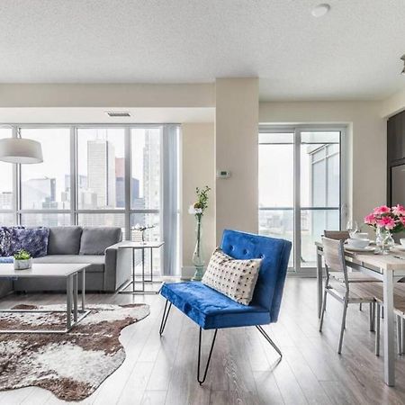 فيلا تورونتوفي Stunning Views Of Downtown - Luxury High Rise With King Bed! المظهر الخارجي الصورة