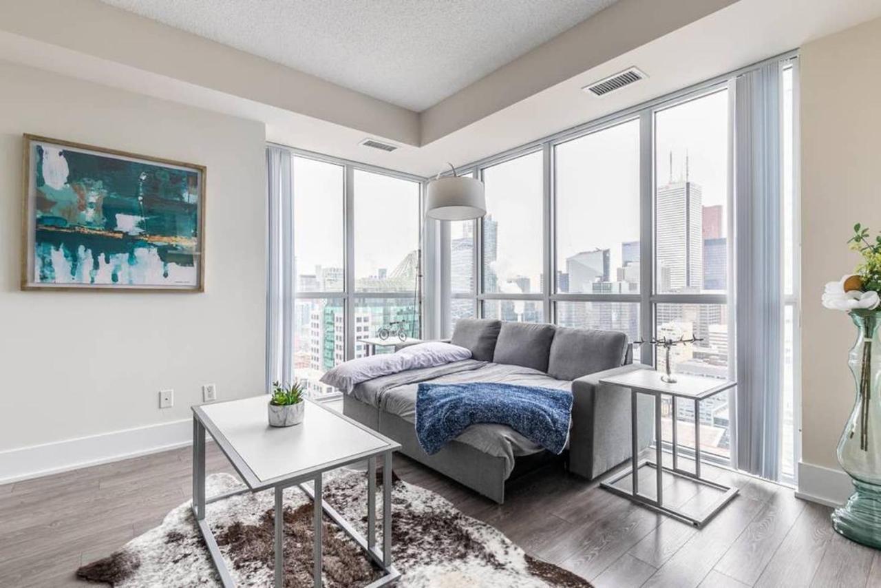 فيلا تورونتوفي Stunning Views Of Downtown - Luxury High Rise With King Bed! المظهر الخارجي الصورة