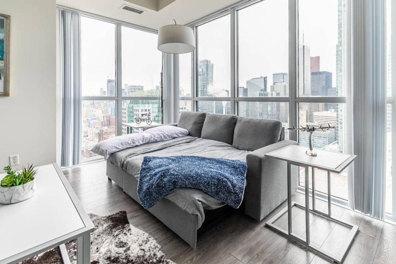 فيلا تورونتوفي Stunning Views Of Downtown - Luxury High Rise With King Bed! المظهر الخارجي الصورة