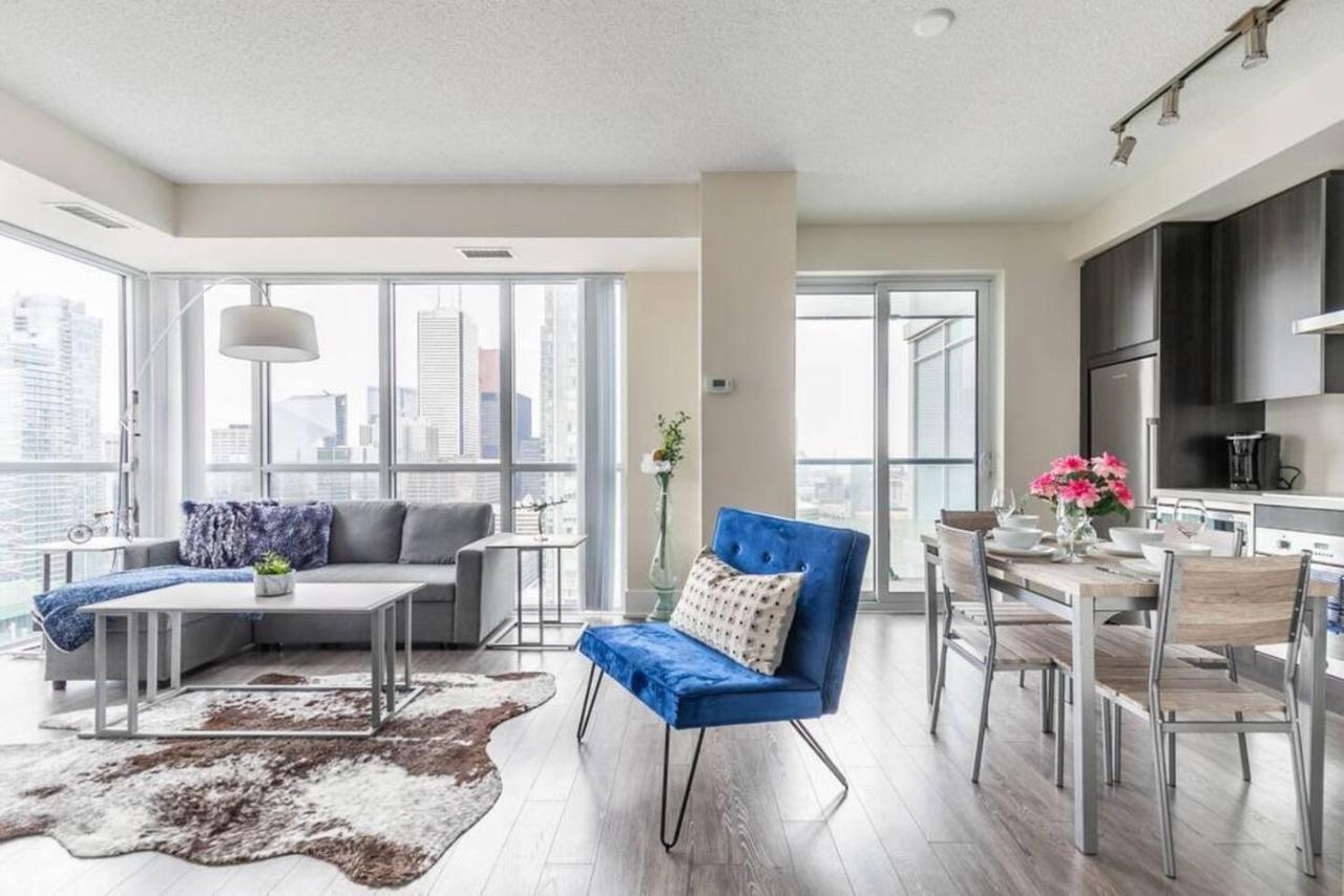 فيلا تورونتوفي Stunning Views Of Downtown - Luxury High Rise With King Bed! المظهر الخارجي الصورة