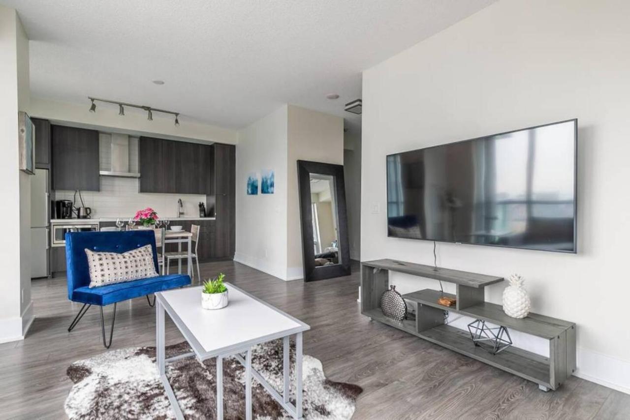 فيلا تورونتوفي Stunning Views Of Downtown - Luxury High Rise With King Bed! المظهر الخارجي الصورة